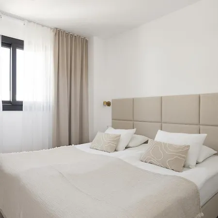 Stylish Luxury With Terrace In Higueron *