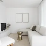 Stylish Luxury With Terrace In Higueron アパート