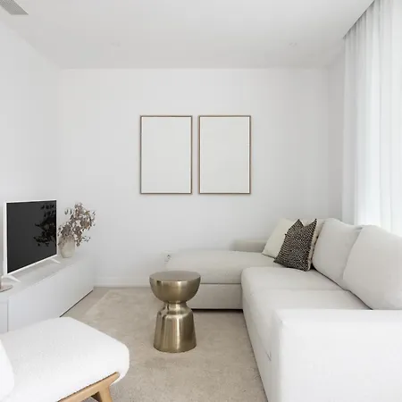 Stylish Luxury With Terrace In Higueron Apartment