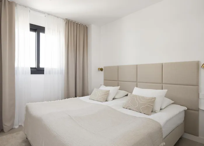 Stylish Luxury With Terrace In Higueron *