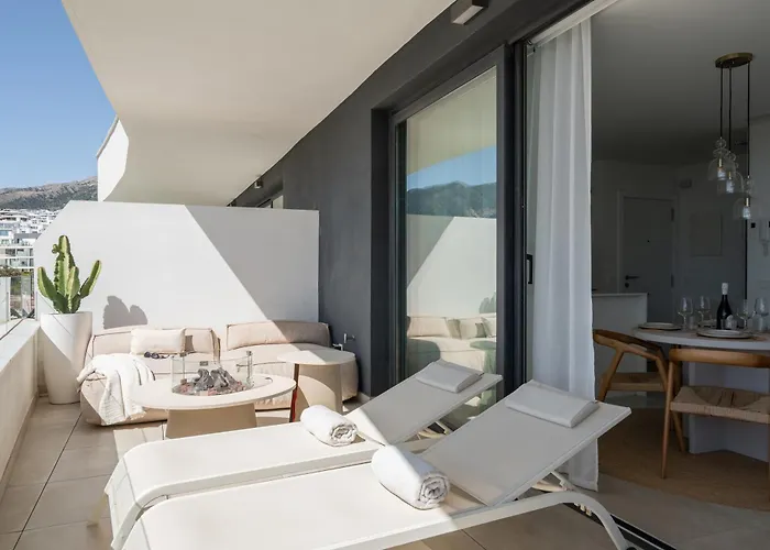 Stylish Luxury With Terrace In Higueron
